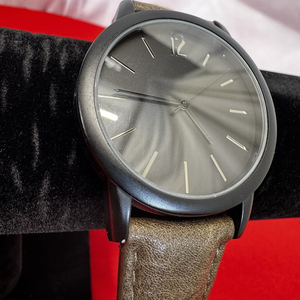 Men Watch Business Fashion Ultra Thin Dial Leather Look Strap‎  UNTESTED